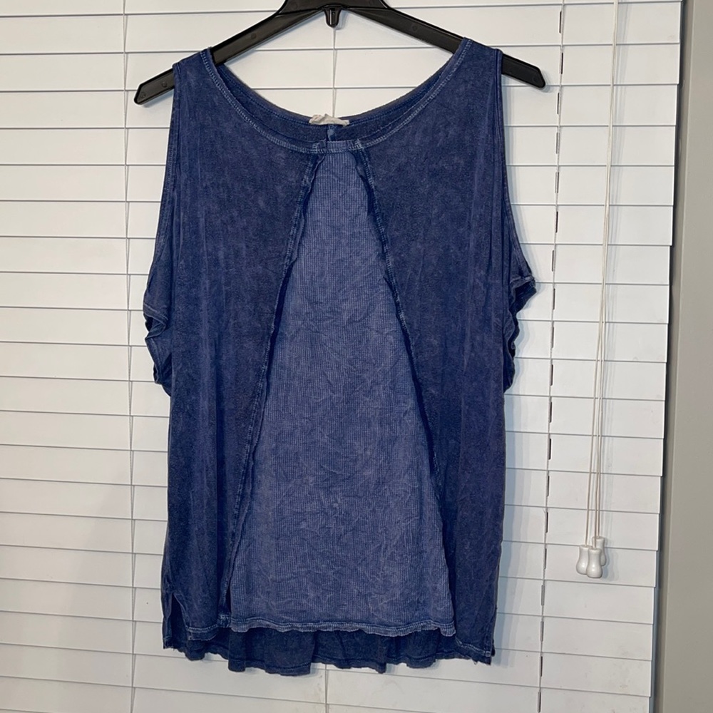 Cold shoulder top